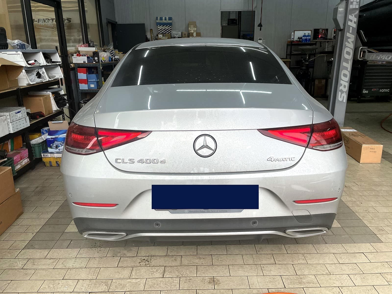 광주 H모터스에 입고된 벤츠 CLS400d 후면 모습