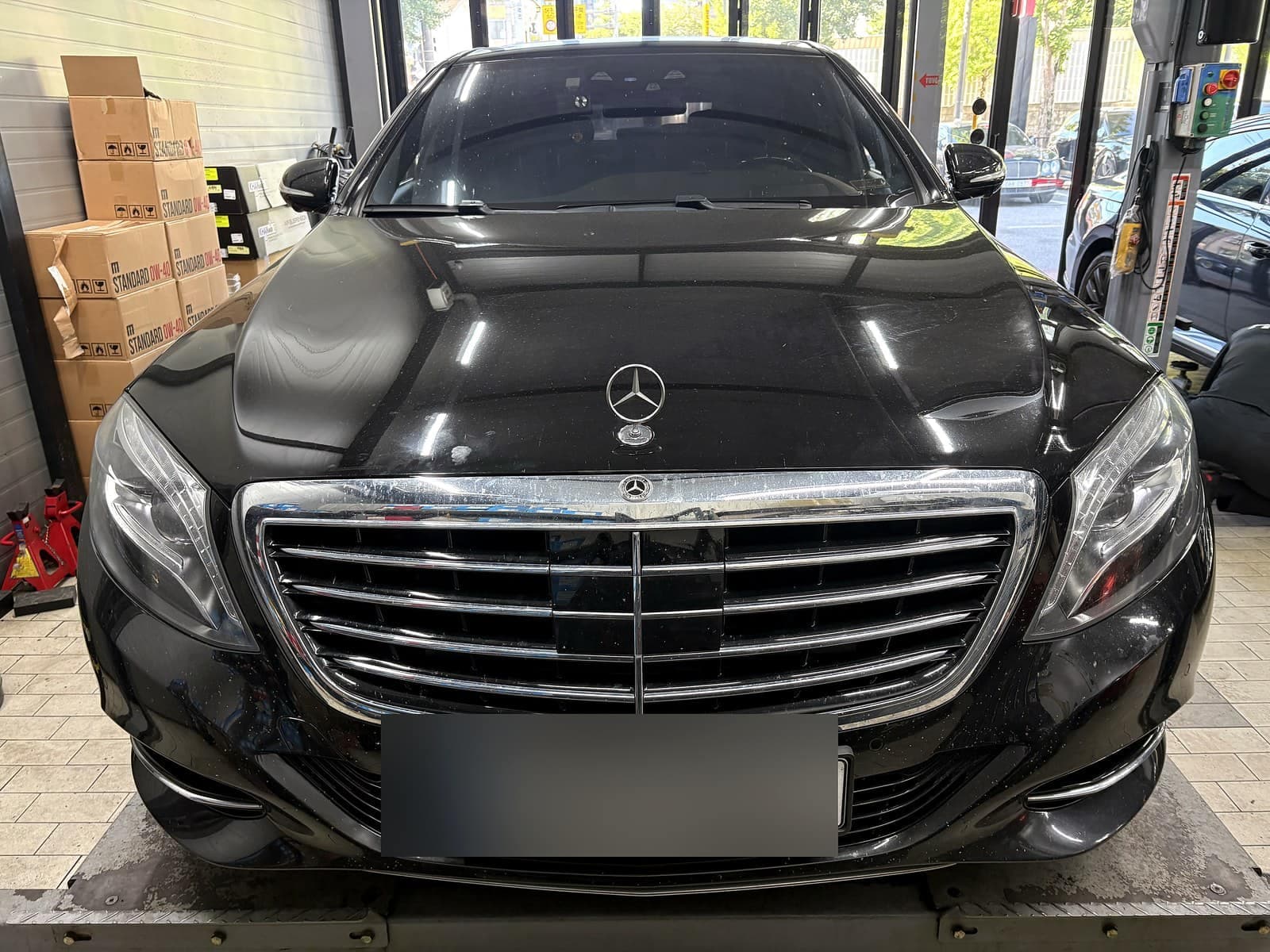 광주 H모터스에 입고된 벤츠 S500 외관