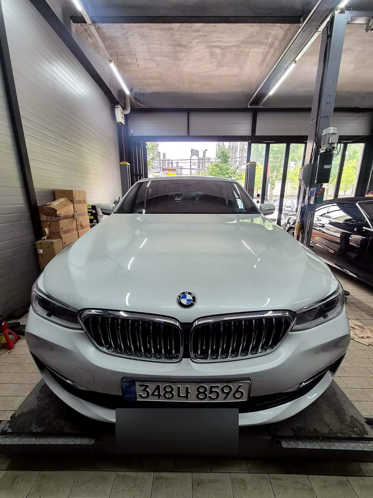 쌍촌본점 H모터스에 브레이크 점검으로 입고된 BMW 630d GT 외관