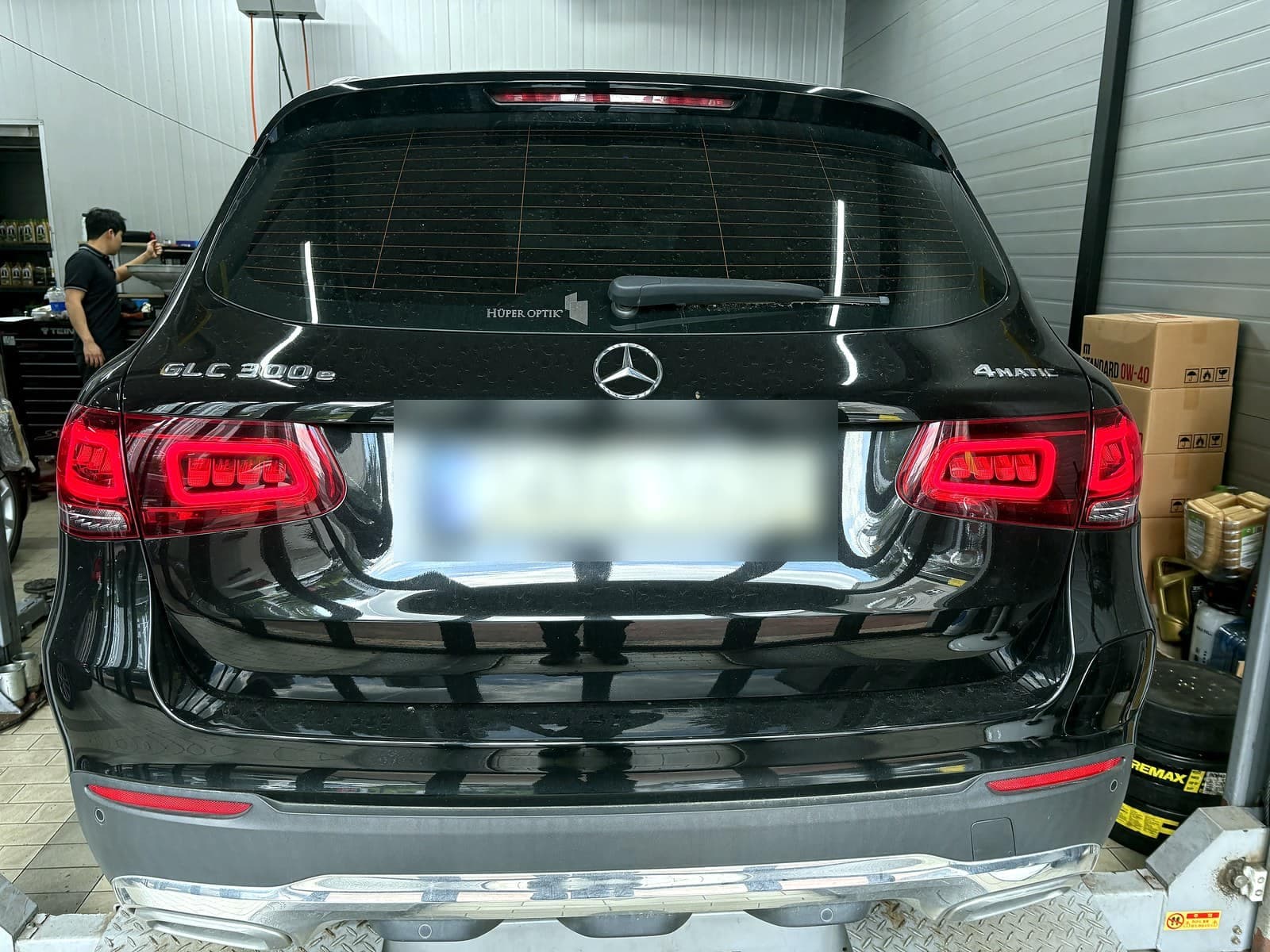 벤츠 GLC300e 4MATIC 후면, 엔진경고등 점검을 위해 입고된 모습