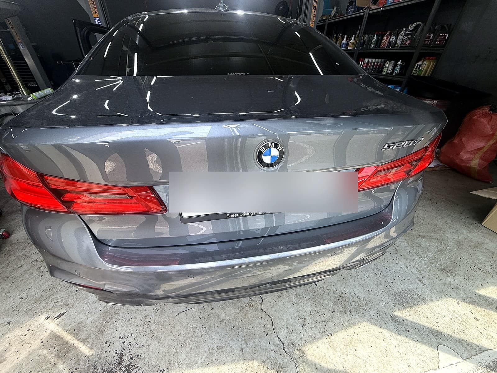 순천 H모터스에 엔진오일 세트교환으로 입고된 BMW 520d 외관