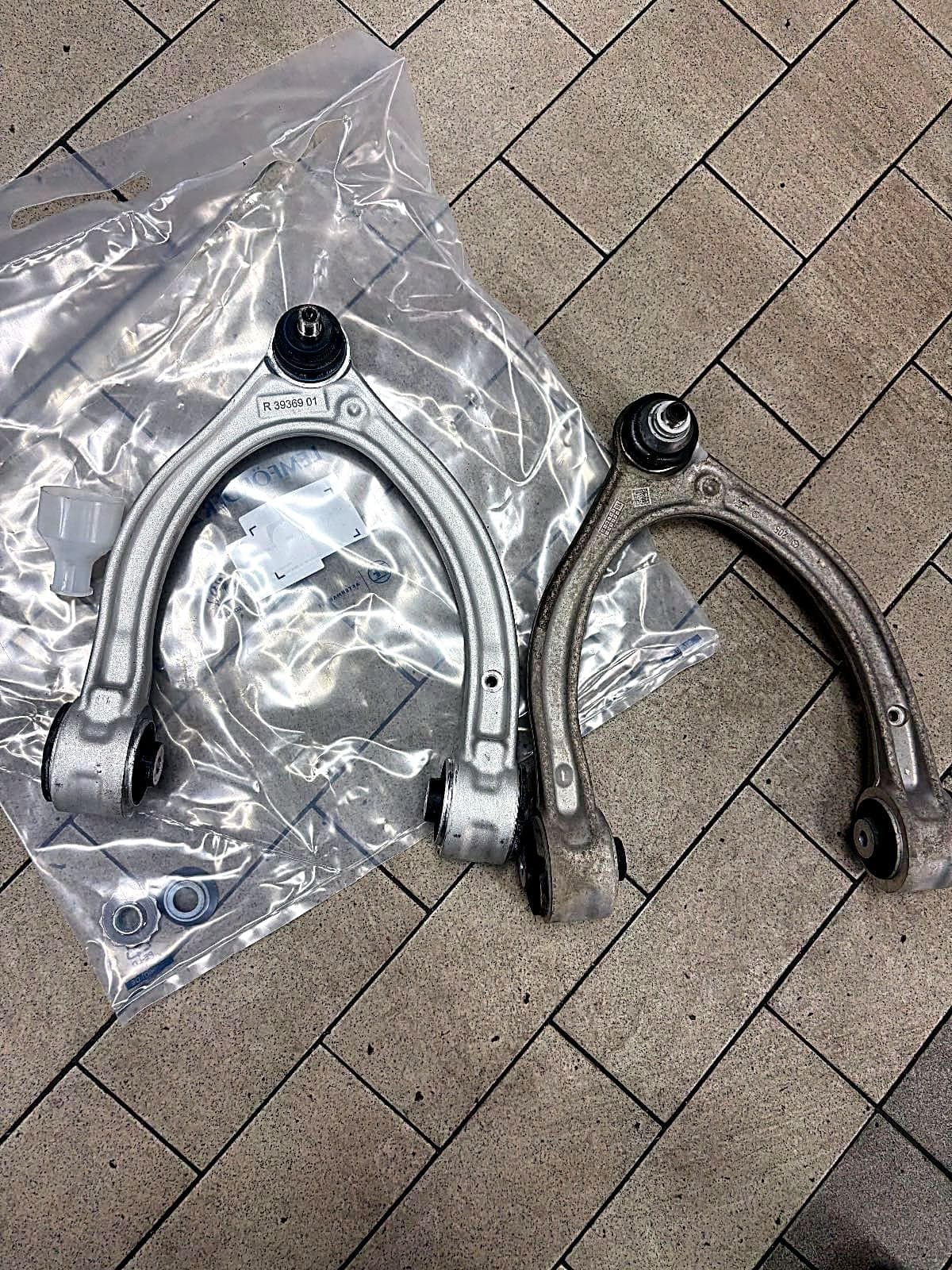 벤츠 E클래스 기존 어퍼암과 새 어퍼암
