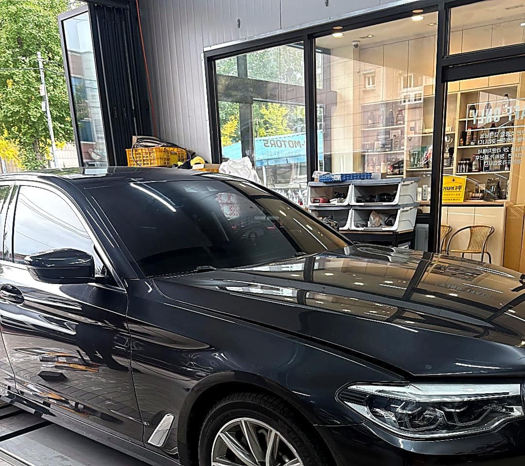 쌍촌본점에 입고된 BMW 5시리즈 측면