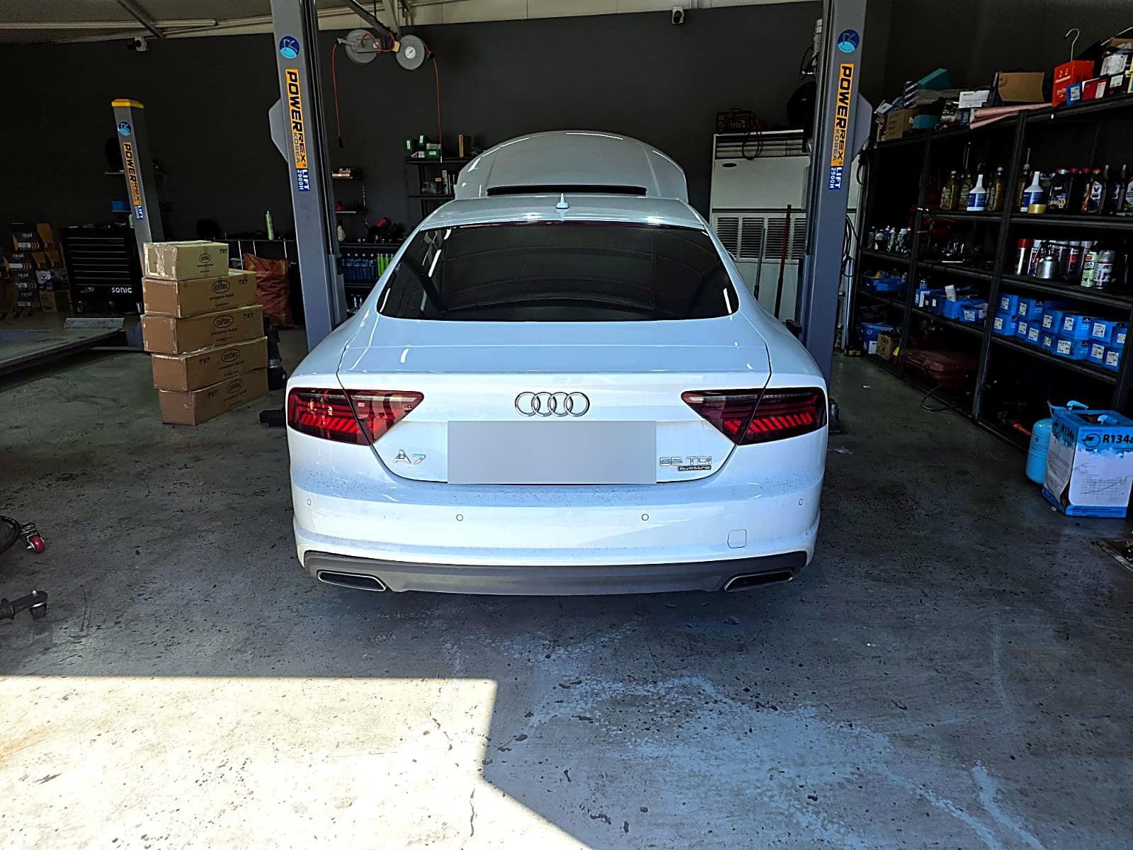 순천 H모터스에 입고된 아우디 A7 스포트백 후면, 트렁크의 55 TDI quattro 배지
