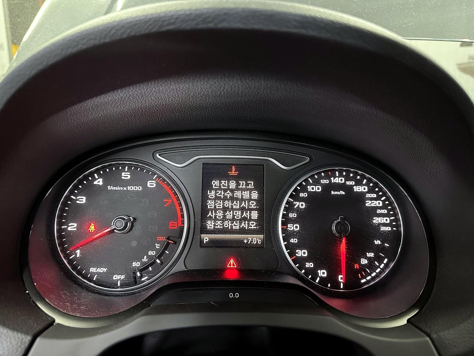 아우디 A3 40TFSI 계기판에 뜬 '냉각수 레벨을 점검하십시오' 경고 문구