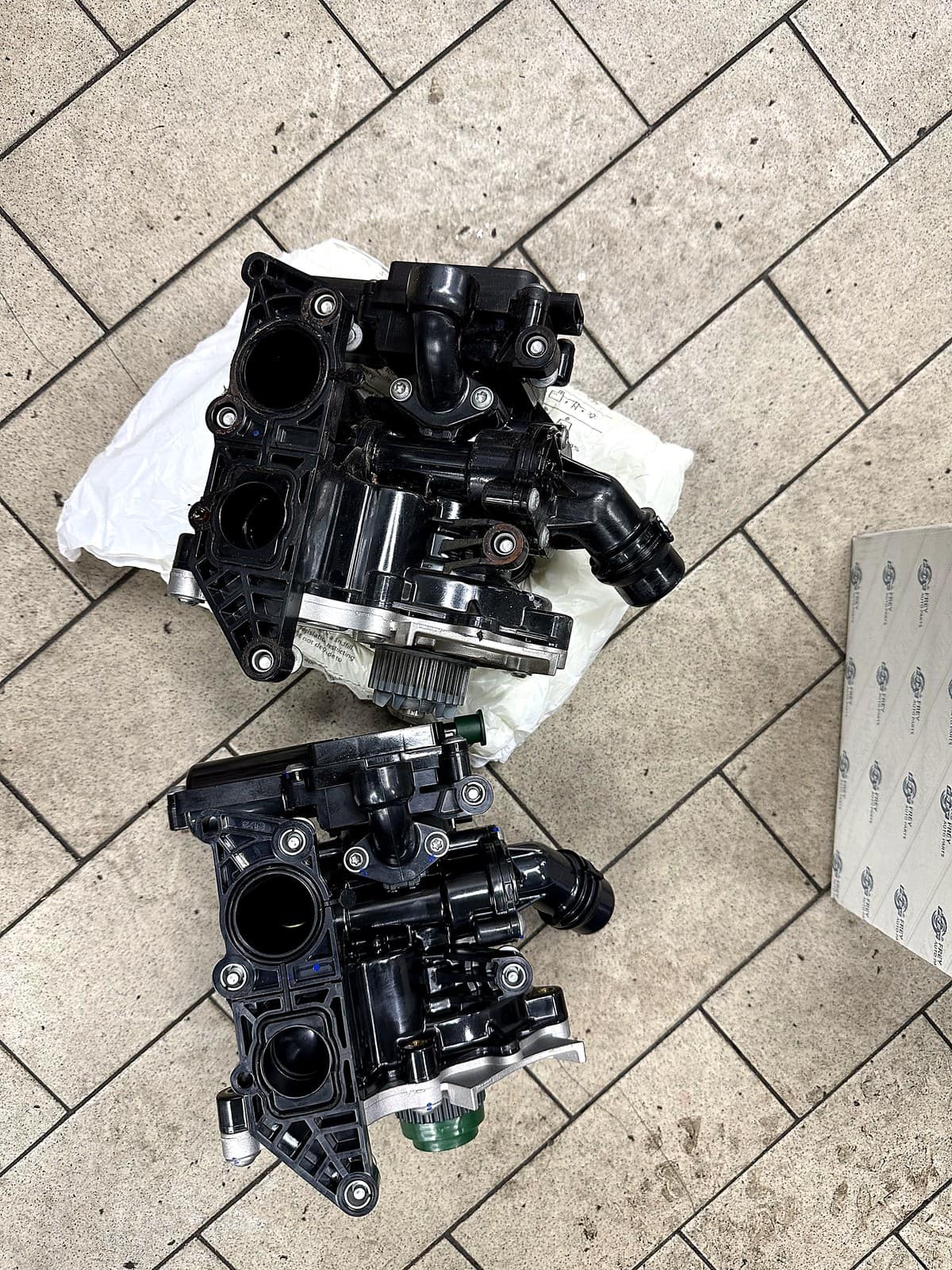 아우디 A3 40TFSI 기존 워터펌프·서모스탯 하우징과 신품 비교