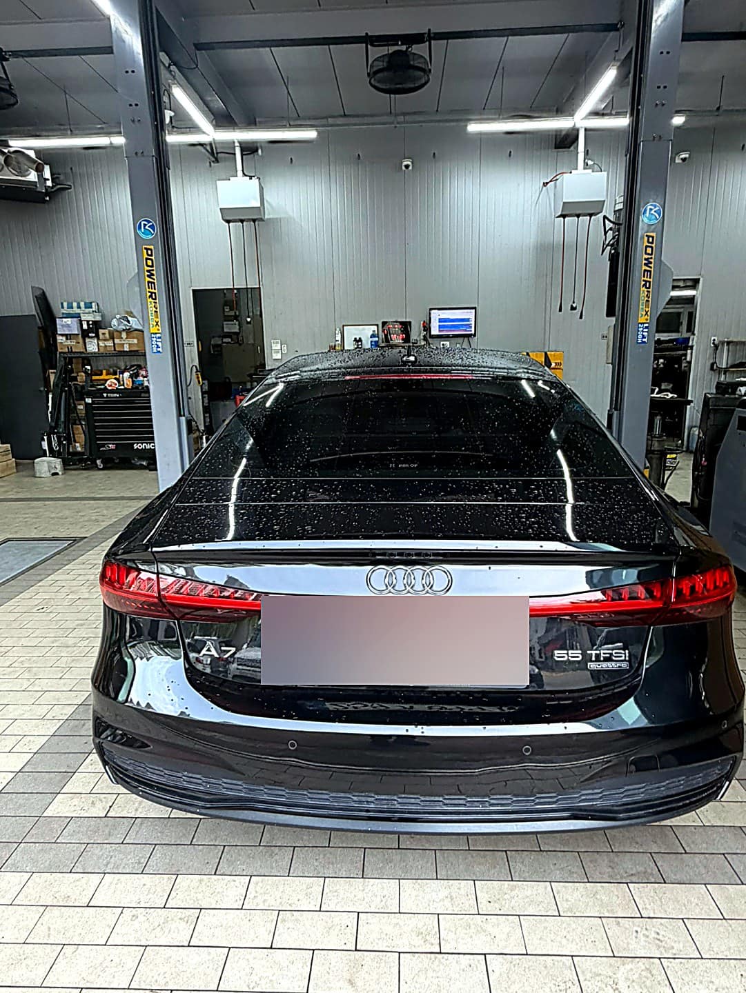 아우디 A7 55 TFSI quattro 후면, 중고차 구입 전 점검을 위해 입고된 모습