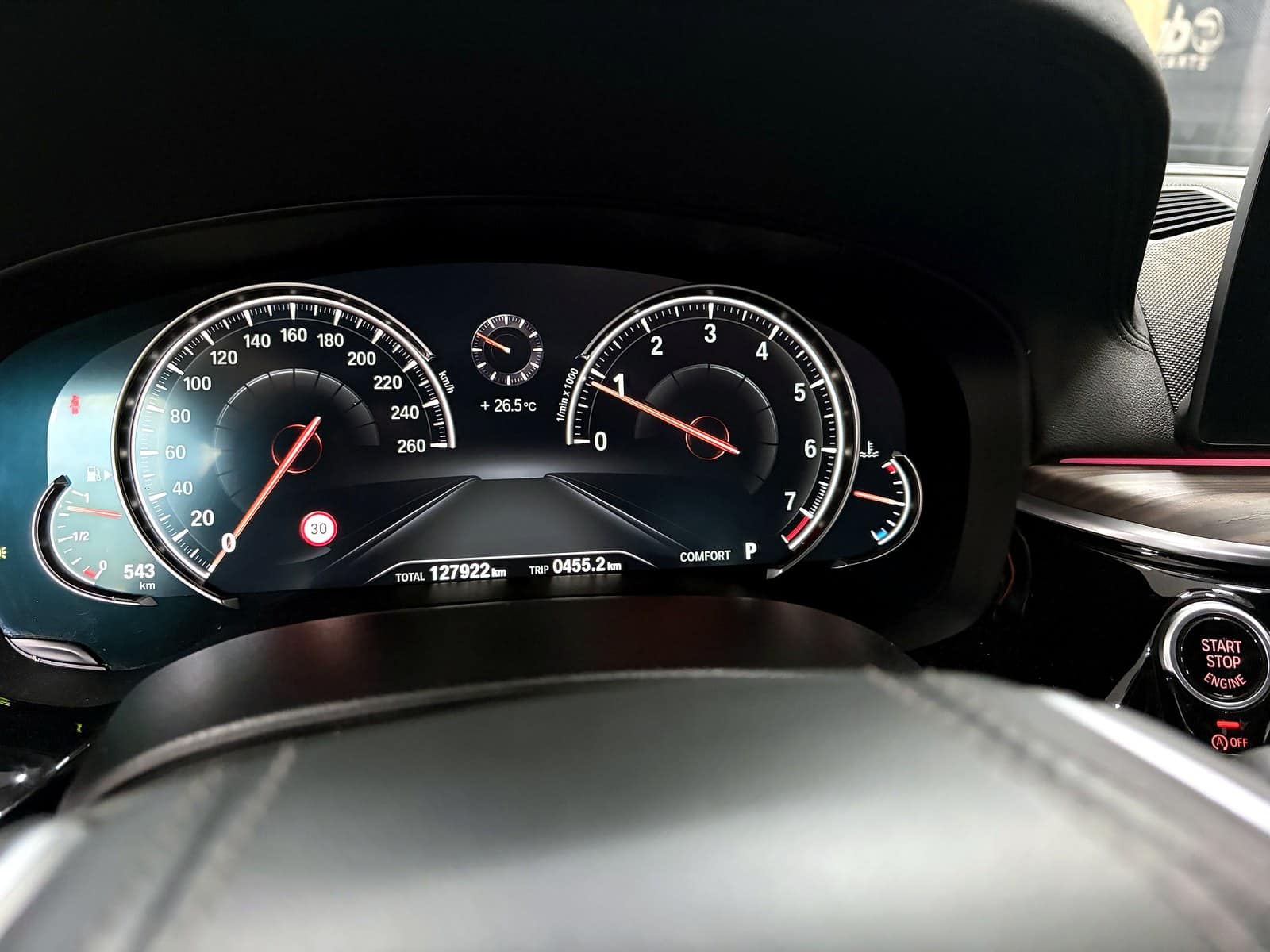 광주 H모터스에 입고된 BMW 530i 계기판, 주행거리 확인