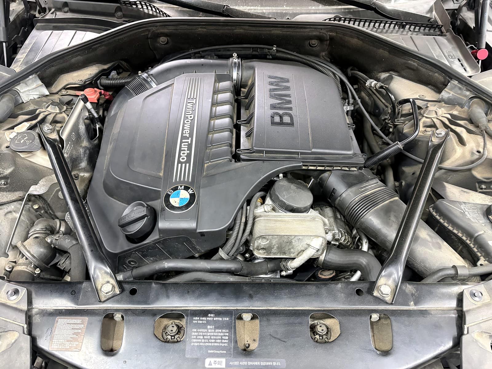 BMW 740Li 엔진 베이 전체 상태 점검