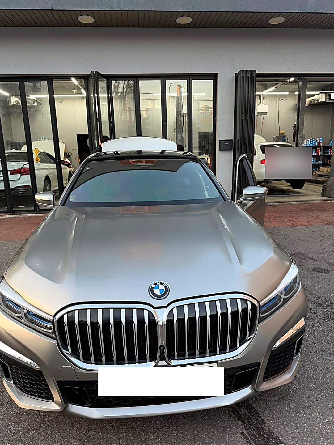 에어서스펜션 경고등으로 광주 H모터스에 입고된 BMW 745Le