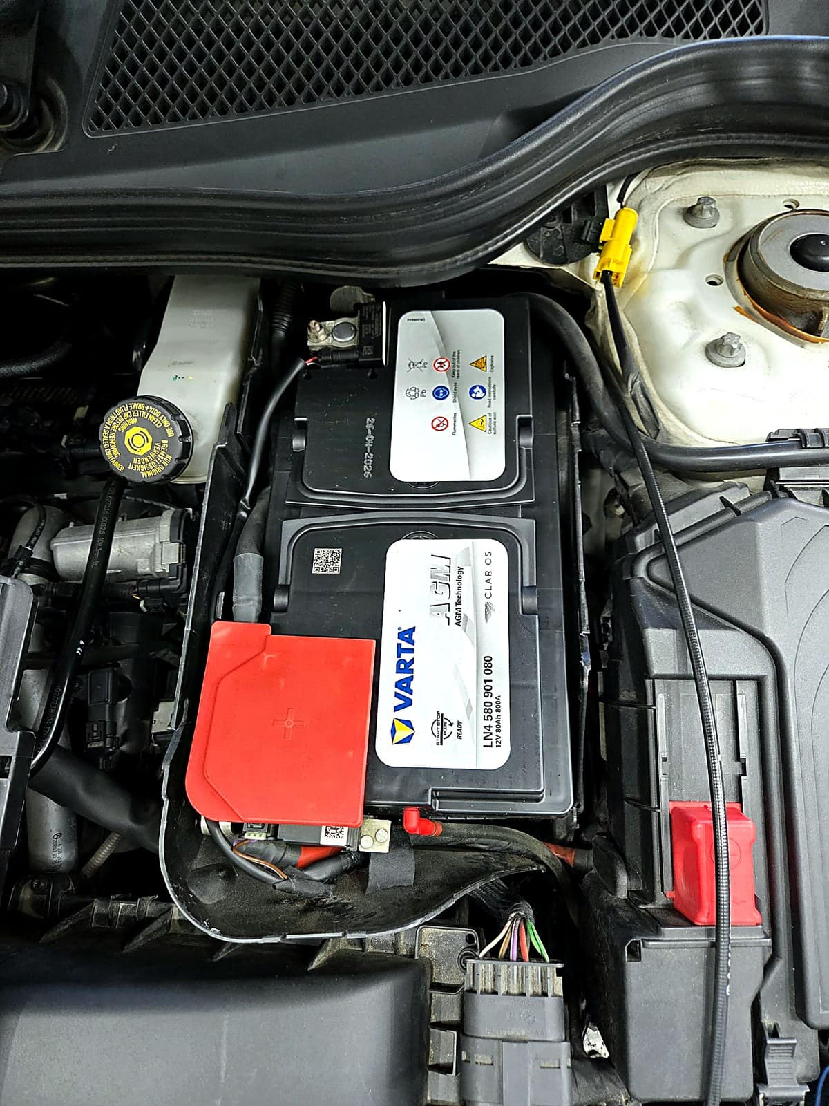 벤츠 CLA 220 신품 배터리 장착 완료 상태