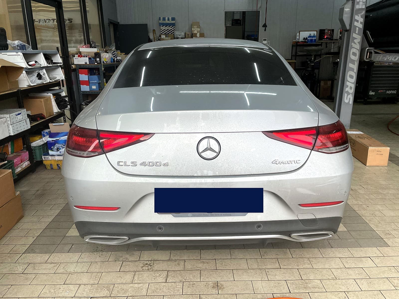 광주 H모터스에 입고된 벤츠 CLS400d 후면 모습