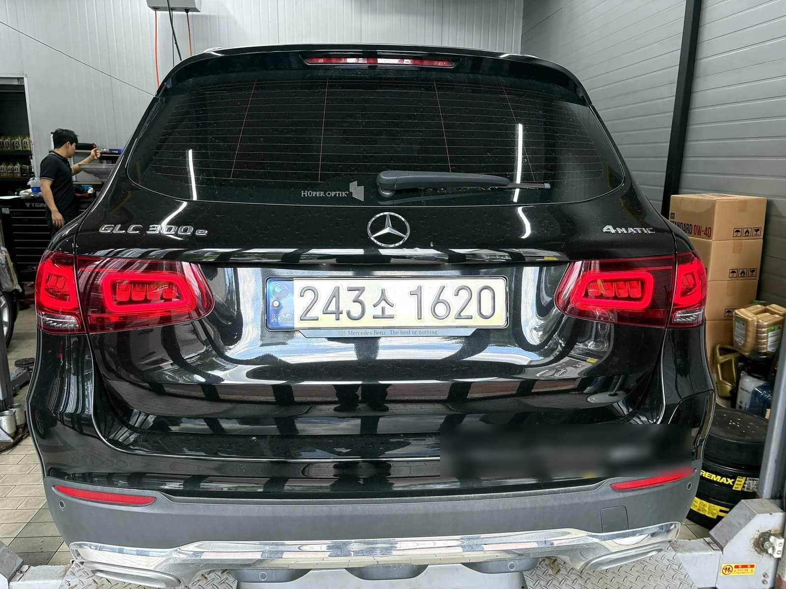 벤츠 GLC300e 4MATIC 후면, 엔진경고등 점검을 위해 입고된 모습