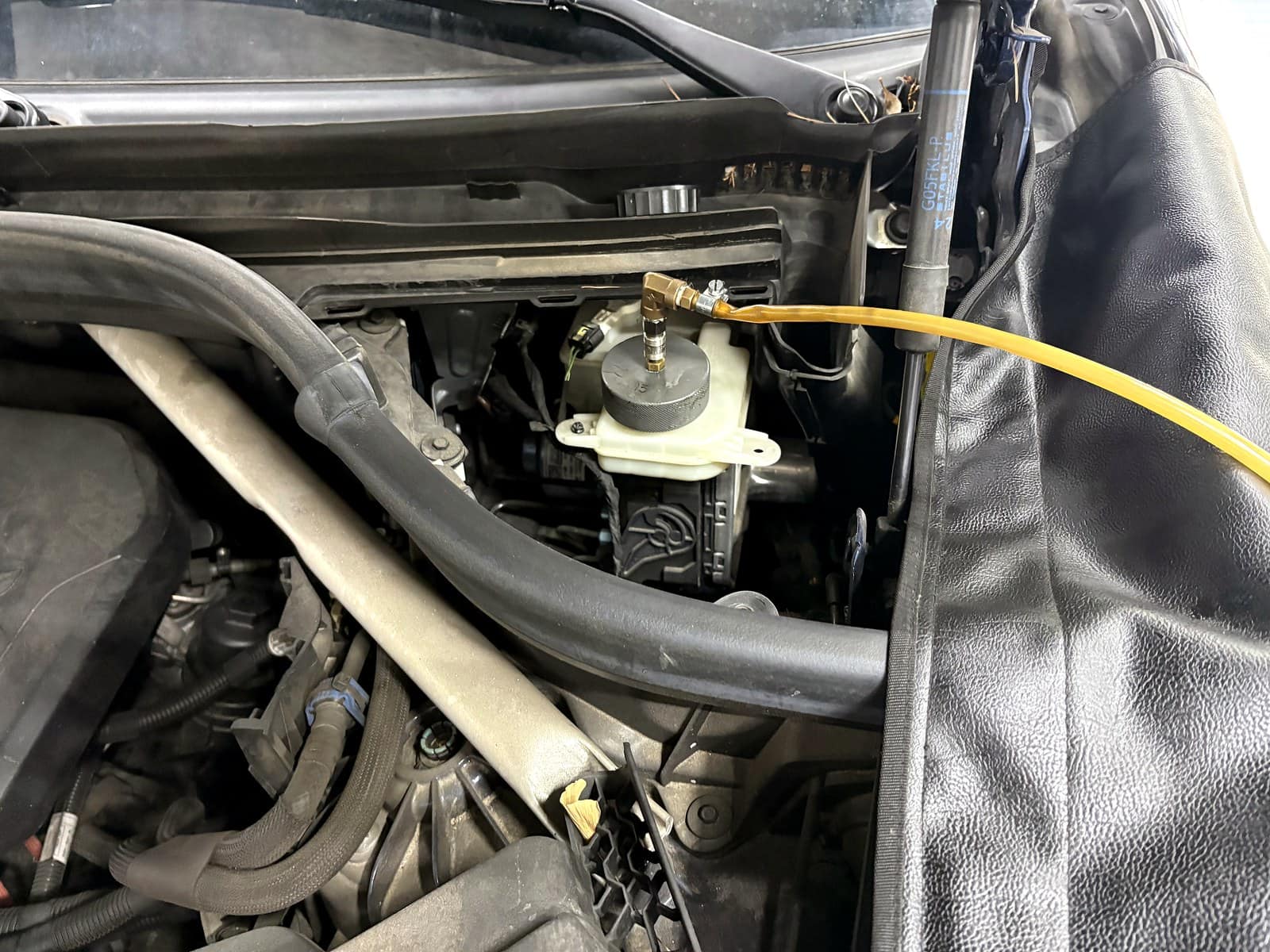 BMW X5 브레이크 오일 리저버 탱크 상태 확인