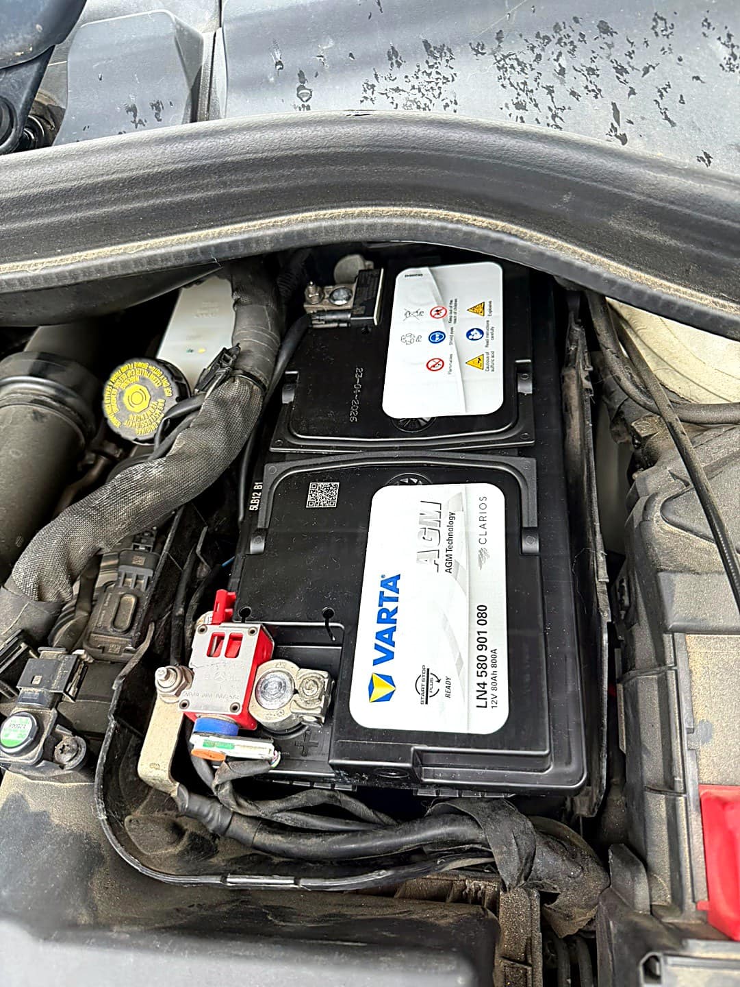벤츠 B200에 새로 장착한 바르타 AGM 배터리, LN4 580901080 12V 80Ah 800A