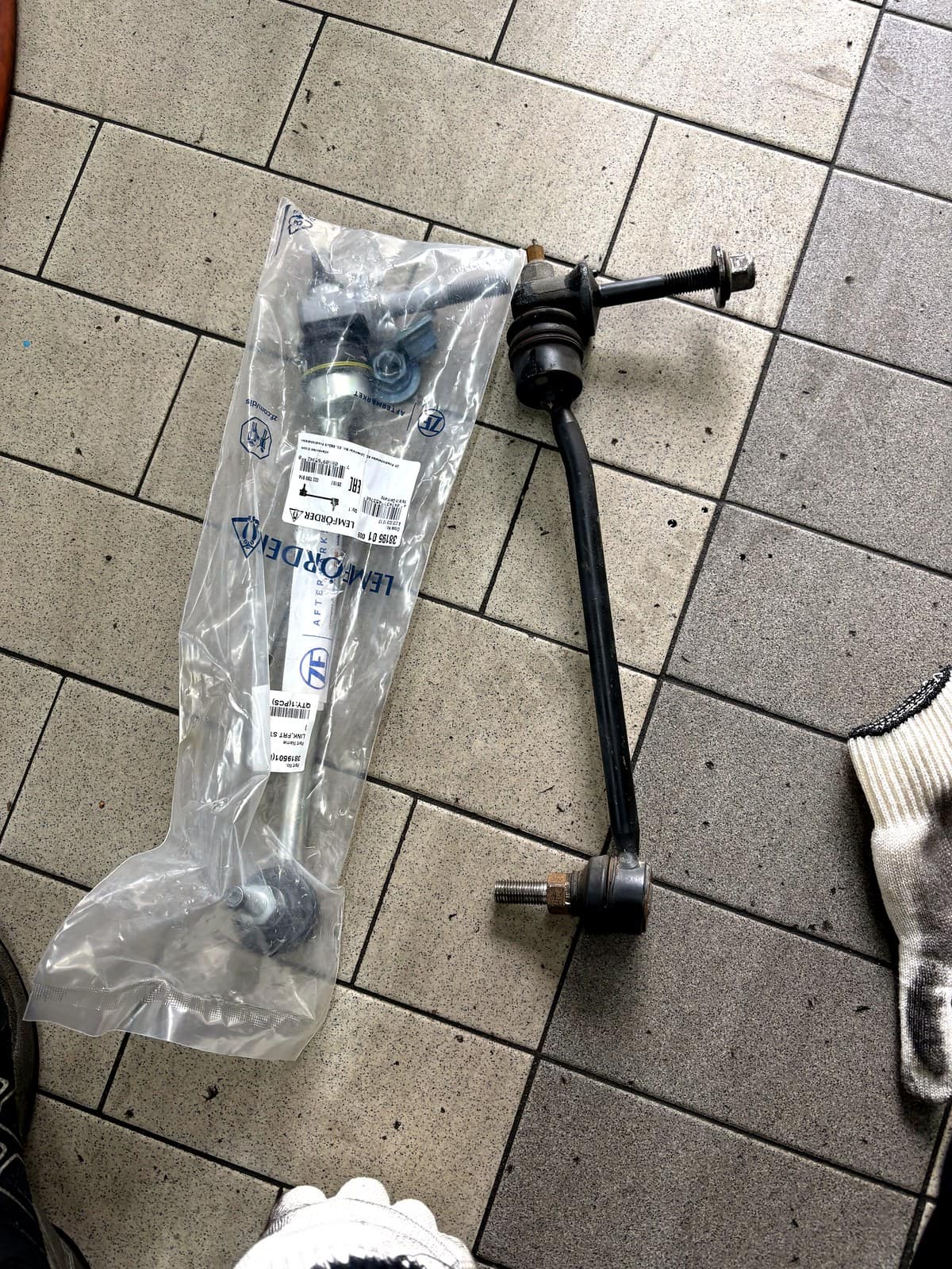 벤츠 교체할 신품 부품