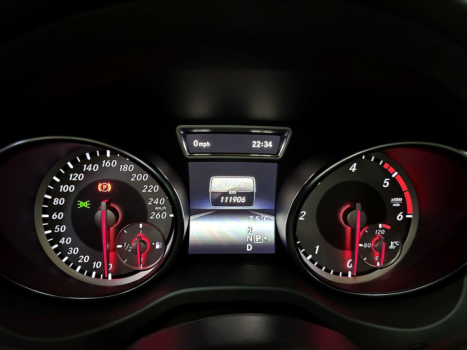 벤츠 GLA200 CDI 계기판 주행거리 111,906km 확인