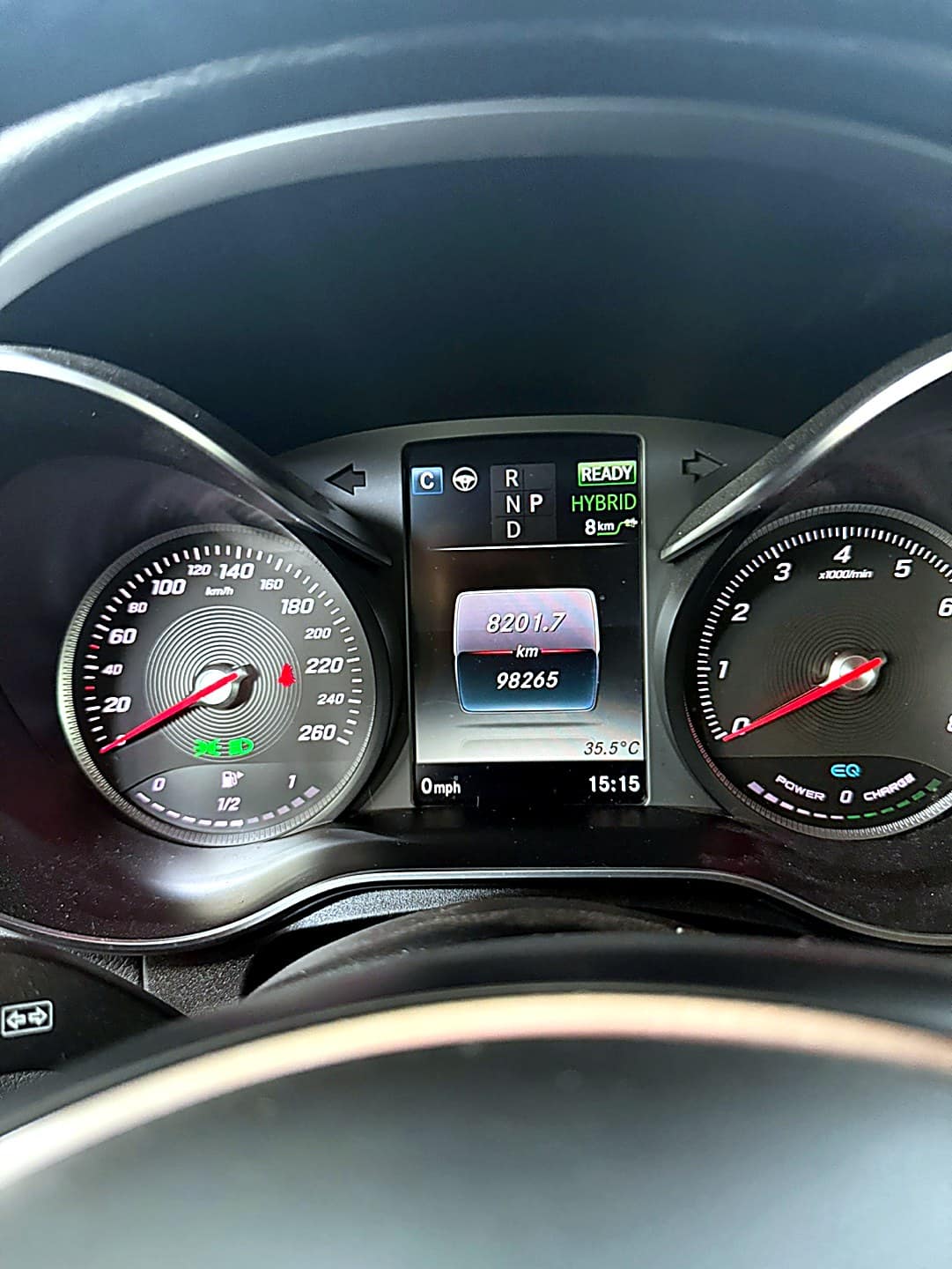 벤츠 GLC 350e 계기판에 뜬 '장착 위치로 이동 중 Brake Pad 교체' 학습모드 화면