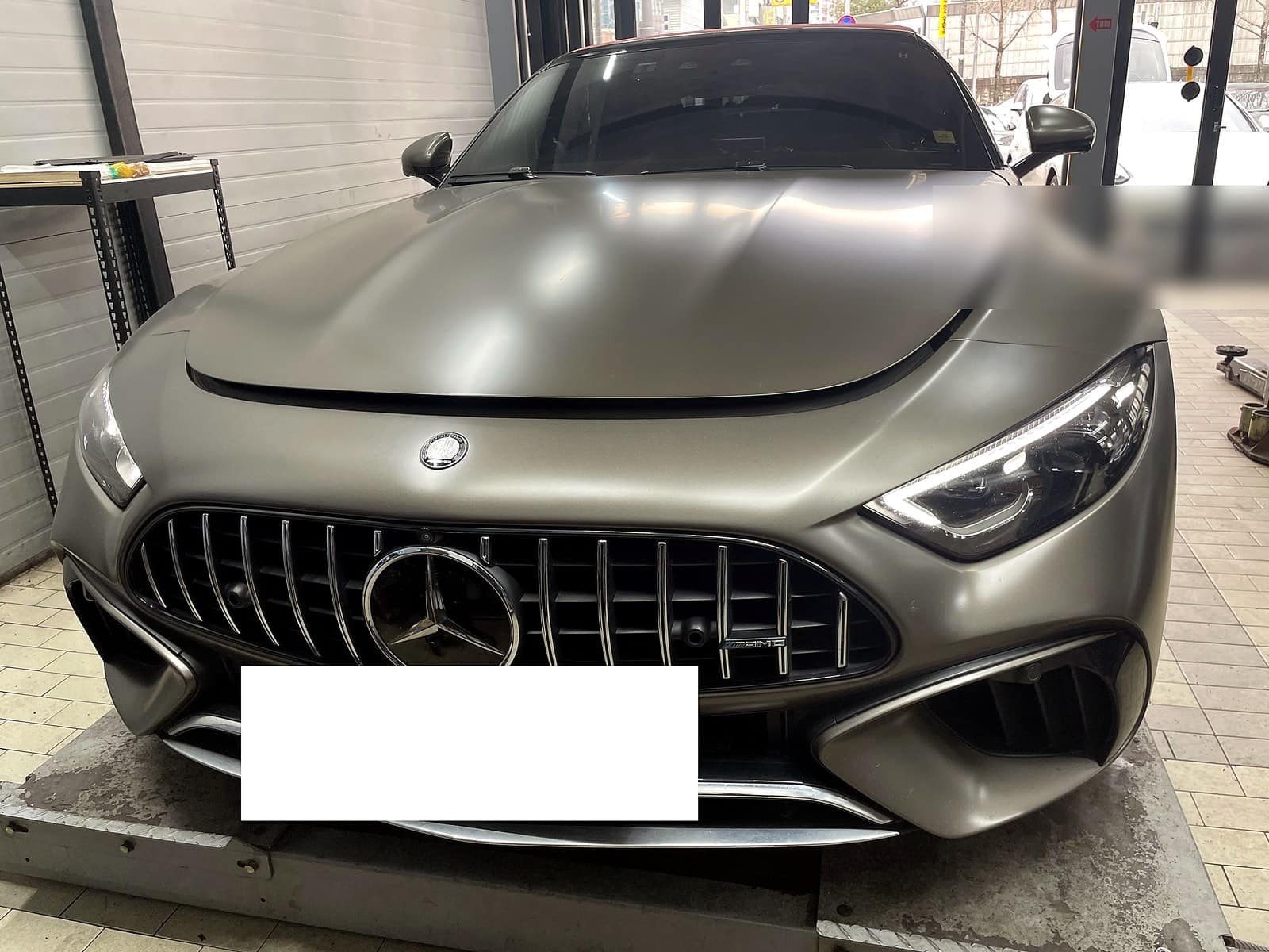 광주 H모터스에 입고된 벤츠 SL63 AMG 전면