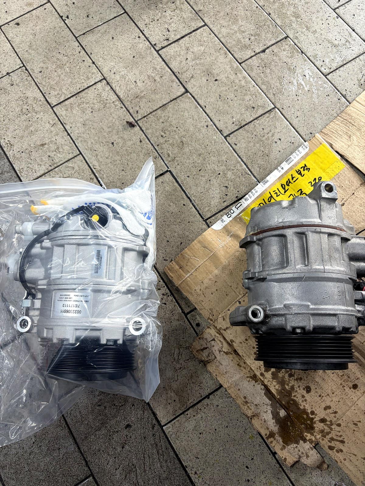 벤츠 S클래스(W221)에 장착할 신품 에어컨 컴프레서