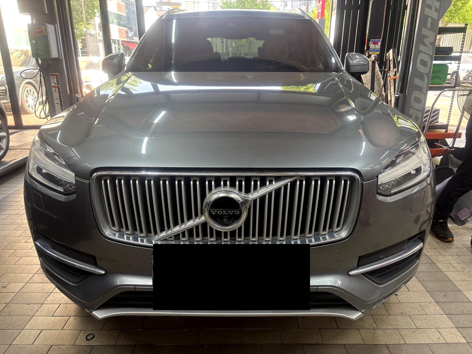 광주 H모터스에 브레이크 점검으로 입고된 볼보 XC90 T6 전면