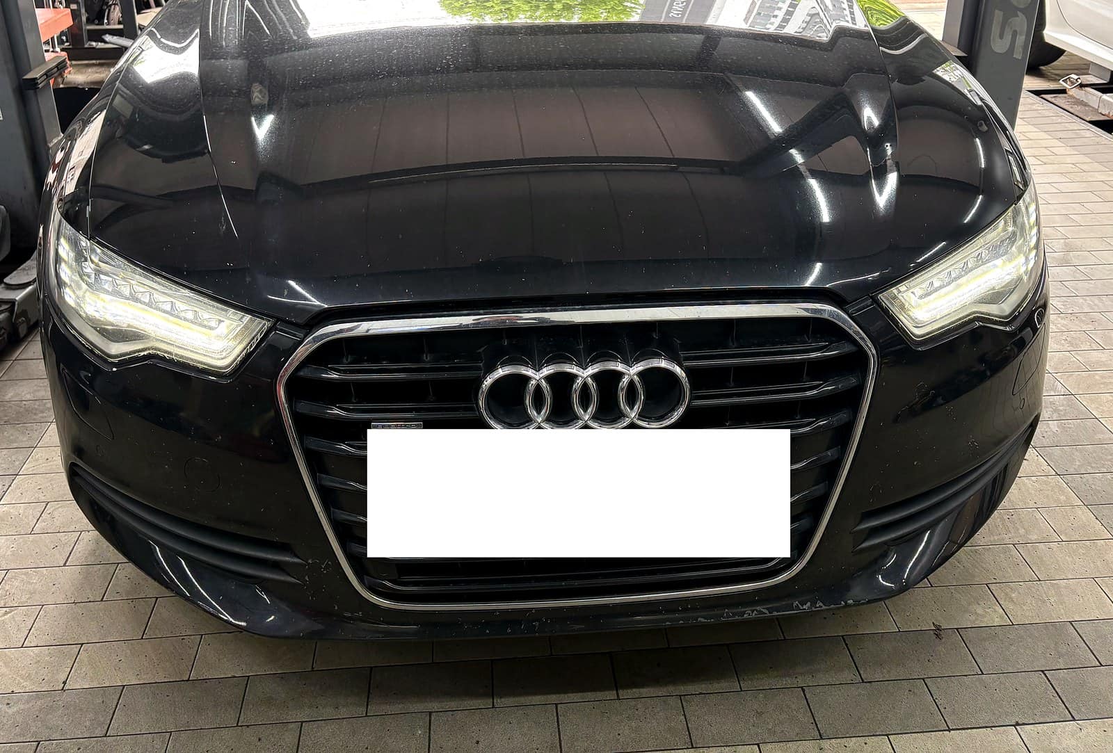 광주 H모터스에 하체 소음으로 입고된 아우디 A6 3.0T 앞모습